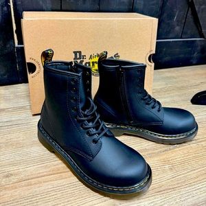 Black Dr martens 1460 junior boots with zip! nwt and new in box